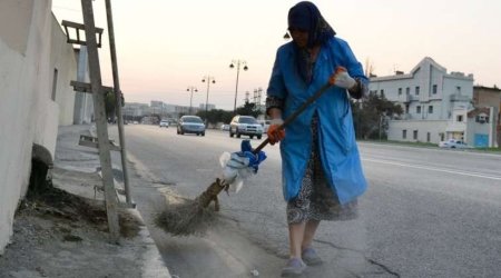 Bakıda süpürgəçini maşın vurub