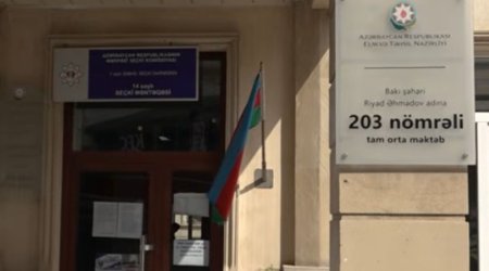 Bakıda məktəbdə şagirdlər arasında bıçaqlanma - Video