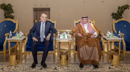 Ceyhun Bayramov Ər-Riyada səfər edib