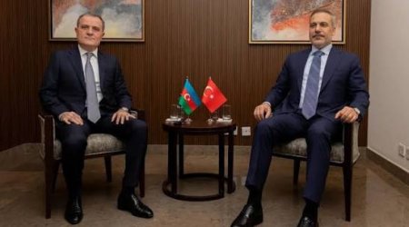 Ceyhun Bayramovla Hakan Fidan arasında Ər-Riyadda görüş keçirilib