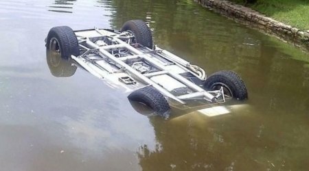 Neftçalada avtomobil kanala aşıb, iki qardaş ölüb