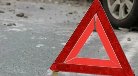 Lənkəranda avtomobil kanala aşıb, xəsarət alanlar var