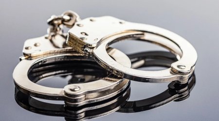 
Sabunçuda avtomobil nömrələrini oğurlayıb sahiblərindən pul tələb edən şəxslər saxlanılıb