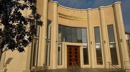 Putin Dərbənddə Azərbaycan Teatrının açılışını edib