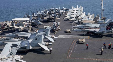 Крупнейший авианосец США встал на ремонт