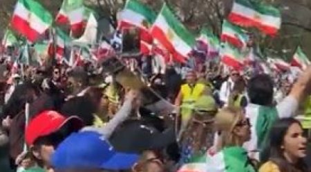 Иранцы митингуют у здания Конгресса США