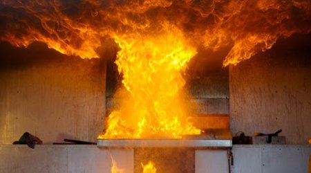 Şəkidə yaşayış evində partlayış olub, xəsarət alanlar var