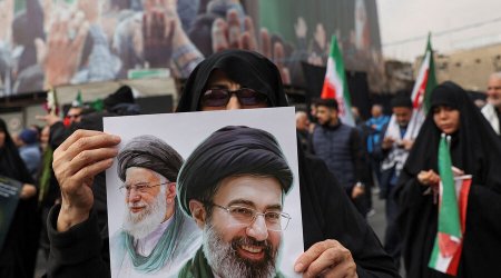 ABŞ İranın ali lideri Müctəba Xameneinin sağ olduğuna inanır