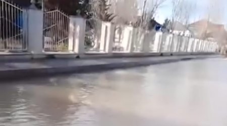 Yağış dayanıb, amma məktəbin ətrafı hələ də suyun içində qalıb - Şikayət/Video