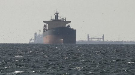 Иран разрешил проход судов с гуманитарными грузами через Ормуз