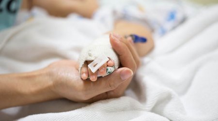 Gəncədə xəstəxanada sistem köçürülən 1 yaşlı körpə ölüb