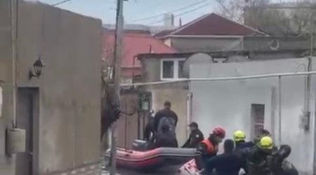 Затопило поселок в Баку: жителей эвакуируют - Oбновлено