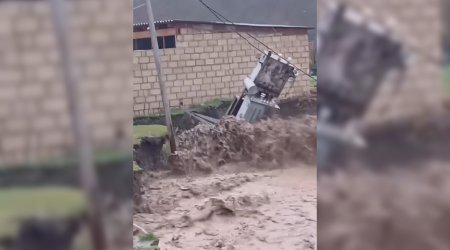 Qusarda sel transformatoru yuyub aparıb - Video