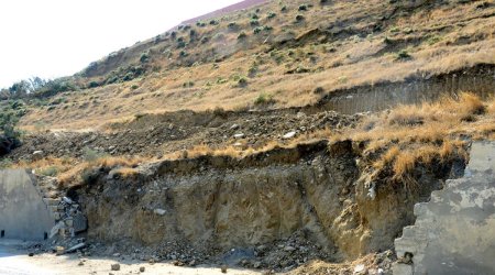 Bakıda torpaq sürüşmə riski səbəbindən yol hərəkəti qismən məhdudlaşdırılıb