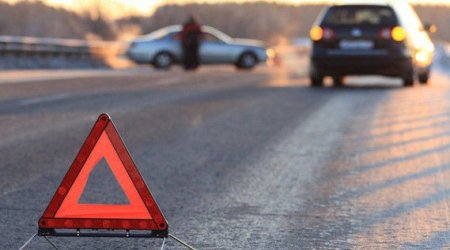 В Баку малолетние дети привели в движение автомобиль &mdash; погибла женщина