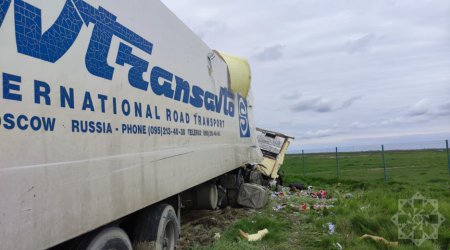 На платной дороге Баку&ndash;Губа перевернулся грузовик с арбузами