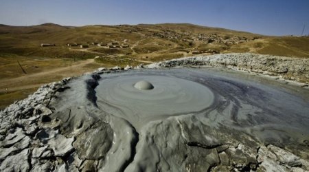 Mud volcano erupts on Azerbaijan&rsquo;s Absheron peninsula