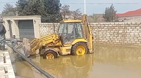 Bu ərazilər də yağış sularından təmizlənir - Video