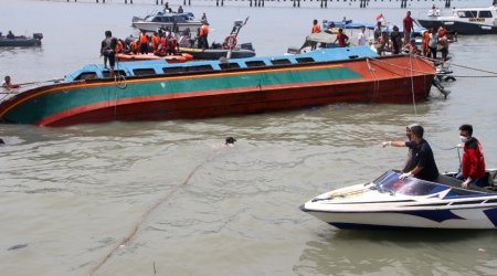 Banqladeşdə gəmi qəzasında 250 nəfər itkin düşüb