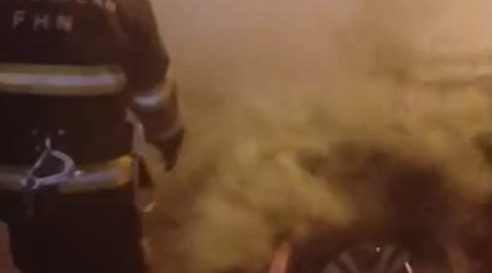 Bakıda avtomobil yanıb