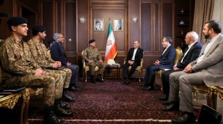 Məsud Pezeşkian Pakistan ordusunun baş komandanı ilə görüşüb