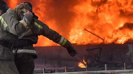 В России горит нефтебаза: тушат сотни пожарных