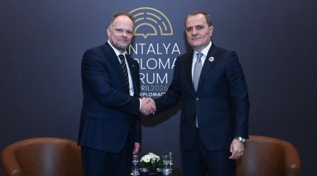 Ceyhun Bayramov NATO rəsmisi ilə görüşüb