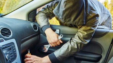 Avtomobildən oğurluq etdi -Saxlanıldı