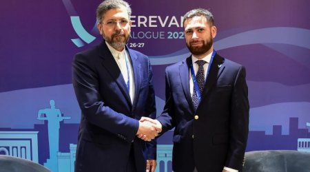 İran və Ermənistan rəsmilərigörüşdü