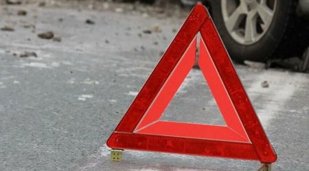 Qubada avtomobil ağaca çırpılıb,dörd nəfər xəsarət alıb