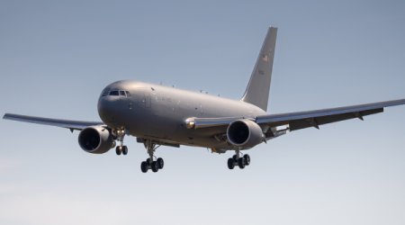 Американский самолет летит к Ормузу