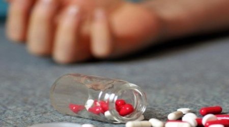 В Гяндже три человека отравились лекарственным препаратом, один погиб