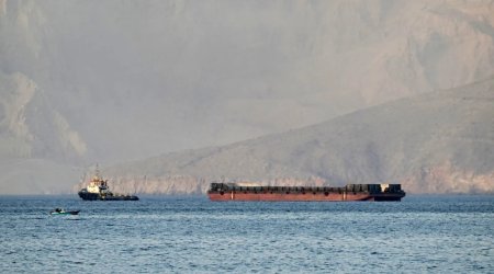 ВМС КСИР задержали два контейнеровоза в районе Ормузского пролива
