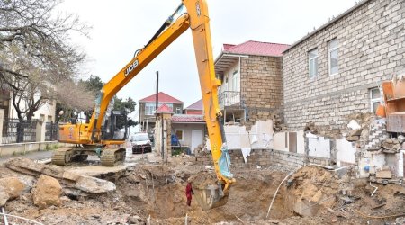 
Keşlədə kollektorun üzərində tikildiyi üçün sökülmüş evin sakinlərinə birdəfəlik maddi yardım ödəniləcək