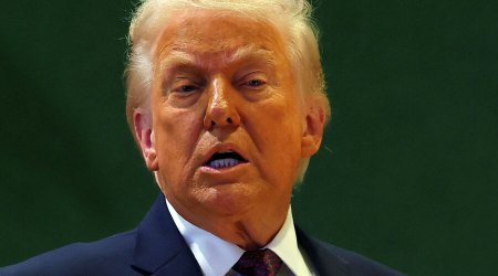 Tramp Hörmüz boğazını &ldquo;Tramp boğazı&rdquo; adlandıran şəkil paylaşıb