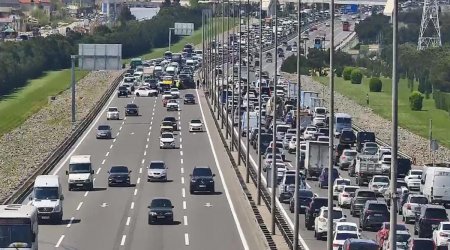Aeroport şosesində qəza olub, yolda sıxlıq yaranıb