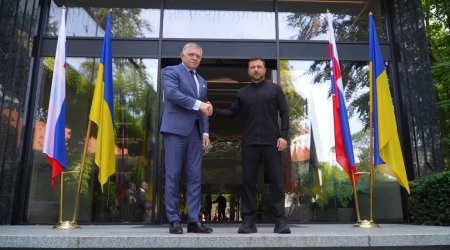 Зеленский отговорил Фицо ехать на парад Путина