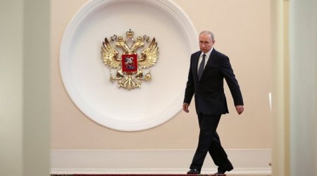 Путин запретил сотрудникам пользоваться смартфонами