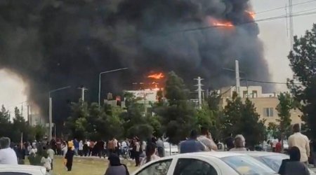 Tehranda ticarət mərkəzində yanğın baş verib