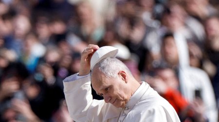 Papa Trampın tənqidlərinə cavab verib