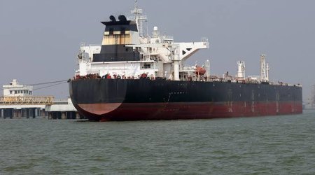 ABŞ Oman körfəzində İran tankerini vurub