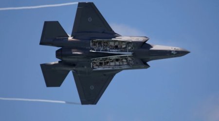 Два американских истребителя подали сигнал бедствия