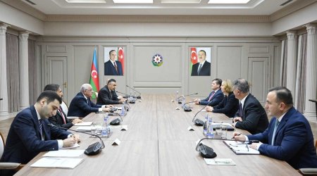 
Əli Əsədov BP-nin nümayəndə heyəti ilə görüşüb