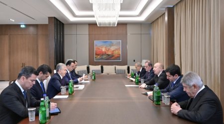 
Prezident İlham Əliyev Şavkat Mirziyoyevlə görüşüb