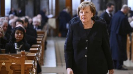 Меркель отказалась быть переговорщиком по Украине