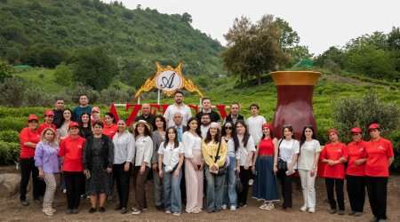 "Azərsun" jurnalistlər üçün çay plantasiyasına mediatur təşkil etdi
