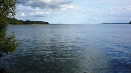 Дрон залетел в Латвию и упал в озеро