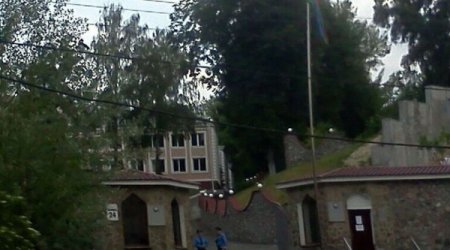 Российские ракеты упали у посольства Азербайджана в Киеве: выбиты окна