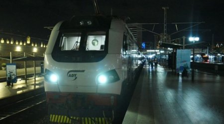 Sərnişin qatarı Tbilisidən Bakıya yola düşüb