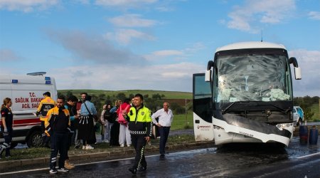Türkiyədə sərnişin avtobusu qəzaya uğrayıb ,xəsarət alanlar var